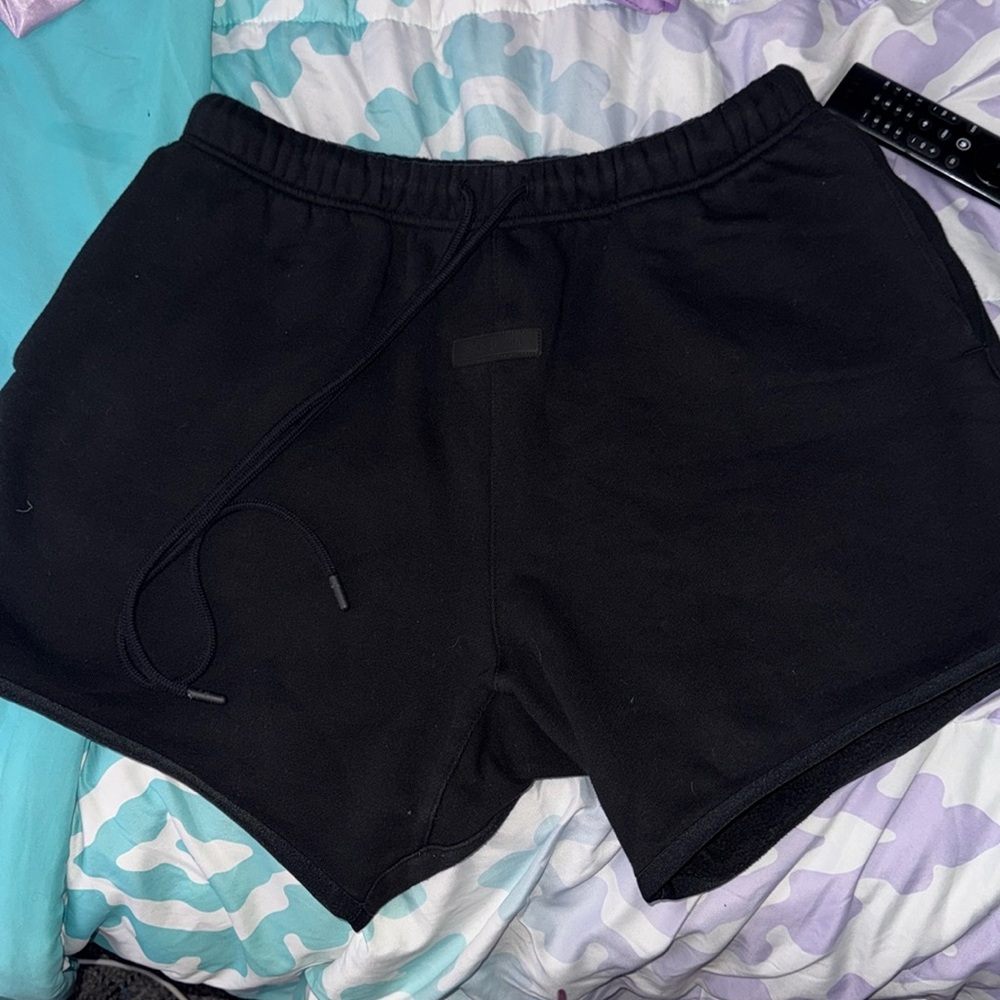 FEAR OF GOD ESSENTIALS SHORTS